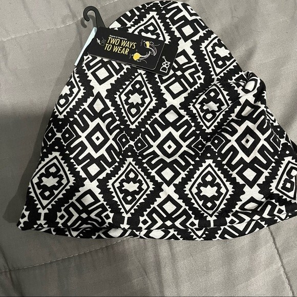 NWT D&Y Black & White Graphic 2 in 1 Beanie & Headwrap Headband - Picture 1 of 5